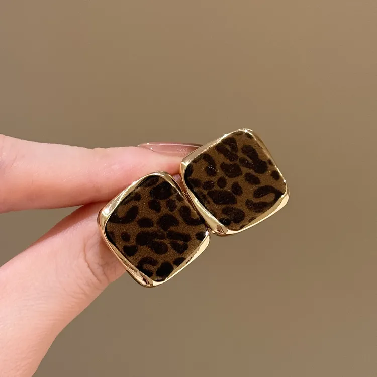 铜合金耳饰 豹纹方形耳钉高级感气质百搭耳环秋冬新款绝美耳饰