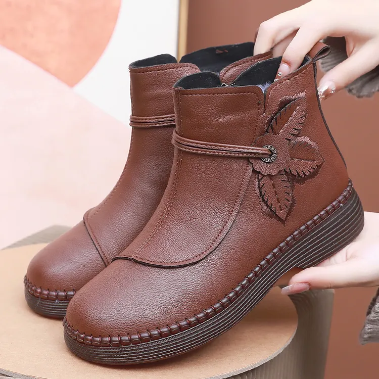 新软底防滑妈妈鞋中老年平底棉靴冬季加绒牛筋软底棉鞋保暖短靴女