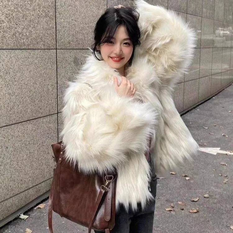 米白色环保皮草毛毛外套女2025秋冬新款仿狐狸毛时尚加厚短大衣