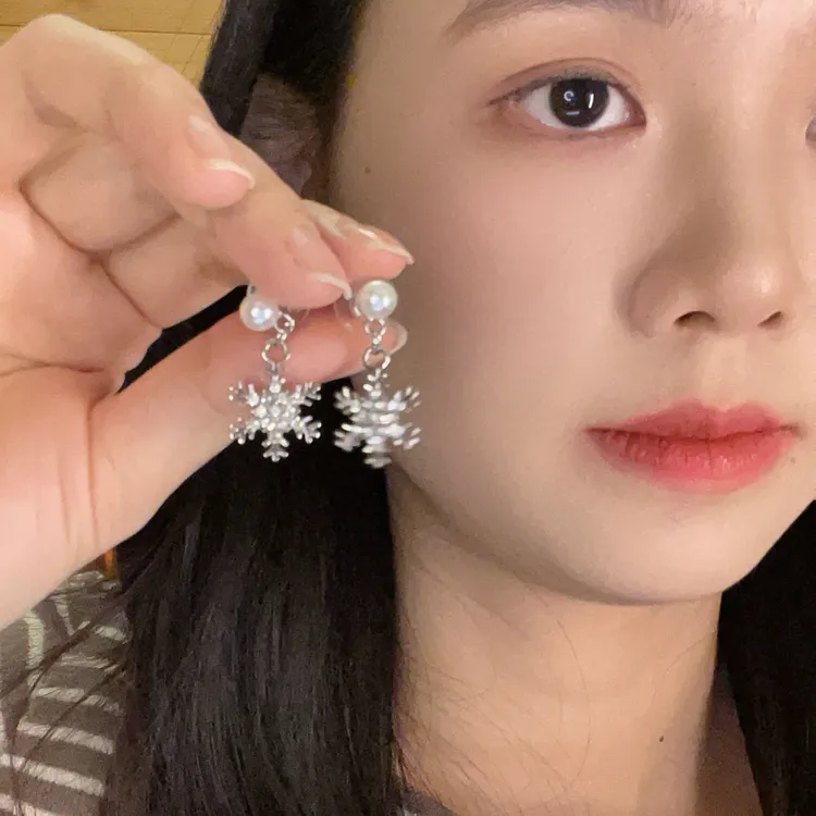 合金锆石耳饰  秋冬气质百搭闪锆雪花耳环女温柔氛围感耳针耳饰