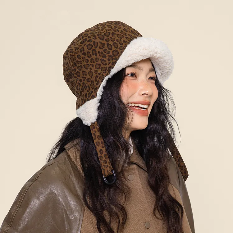 时尚潮酷豹纹软檐雷锋帽女秋冬加绒加厚保暖护耳东北滑雪帽飞行帽