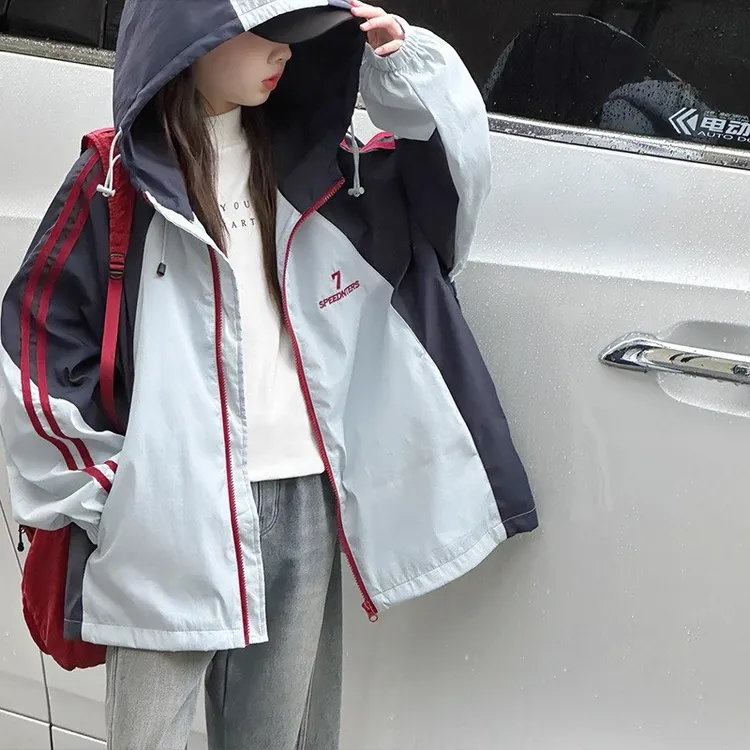 女童外套冲锋衣秋装2025新款儿童春秋款时髦风衣中大童洋气夹克衫