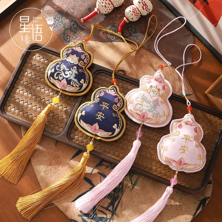2026年宵节文创平安葫芦吊坠流苏古风刺绣香包福桶鲜花束花艺材料