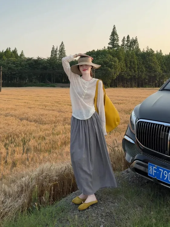 【三寸天堂】琥珀流光风时尚套装米白色针织开衫上衣高腰灰色半裙女