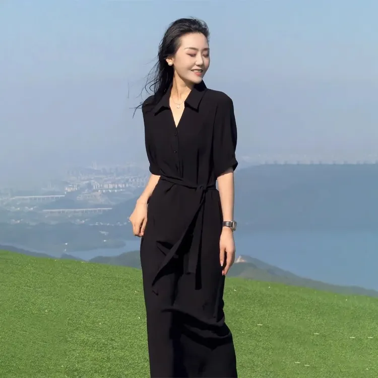 高级感轻奢气质收腰显瘦赫本风连衣裙女2025夏季新款V领小黑裙子