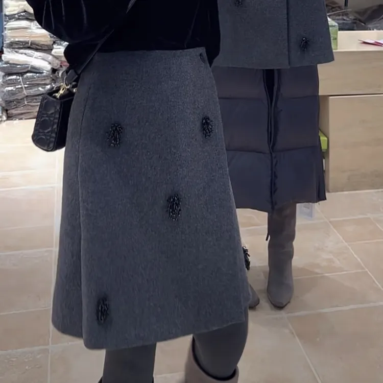 气质显瘦设计感重工流苏高腰半身短裙冬季2026新款休闲百搭裙子