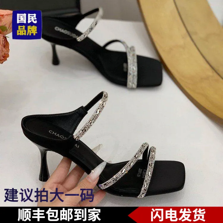 夏日舒适平跟水钻装饰拖鞋青年女性休闲款PU材质凉爽凉鞋百搭鞋子