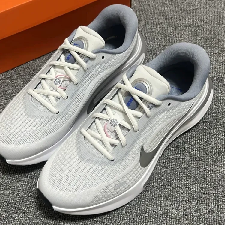 Nike耐克男鞋夏季新款JOURNEY RUN缓震网面透气跑步鞋FN0228-104