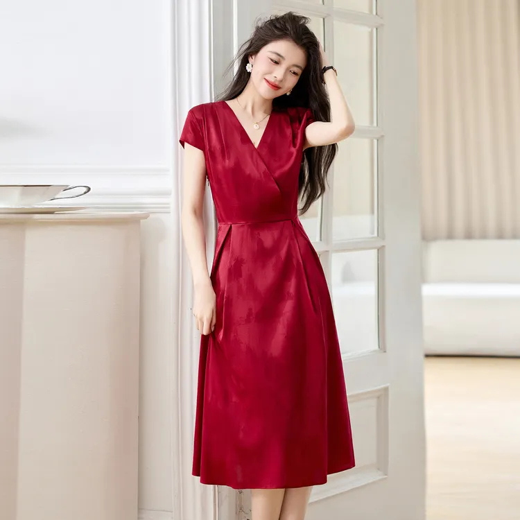 新款2025年夏季优雅气质V领修身显瘦真丝连衣裙裙子法式时尚收腰