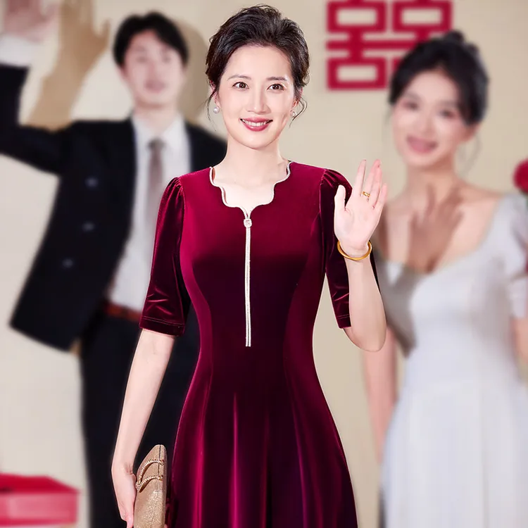 喜妈妈装婚宴礼服高端婆婆旗袍晚装敬酒服金丝绒连衣裙喜服