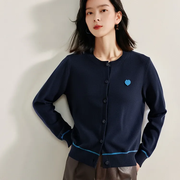 茵曼复古学院风圆领针织开衫女2025春季时尚绣花百搭舒适休闲毛衣