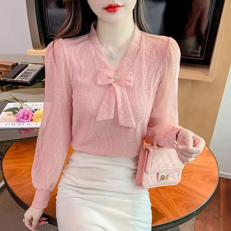 春秋上衣女蕾丝蝴蝶结套头衬衫女时尚洋气新款漂亮灯