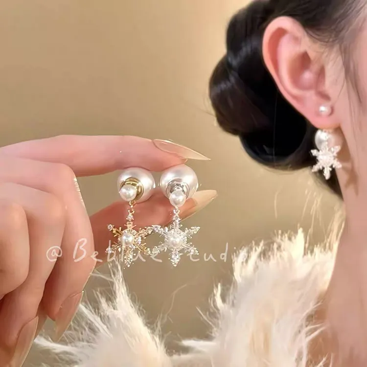 铜合金仿珍珠耳饰 圣诞节雪花白色珍珠耳环女小众设计感耳钉