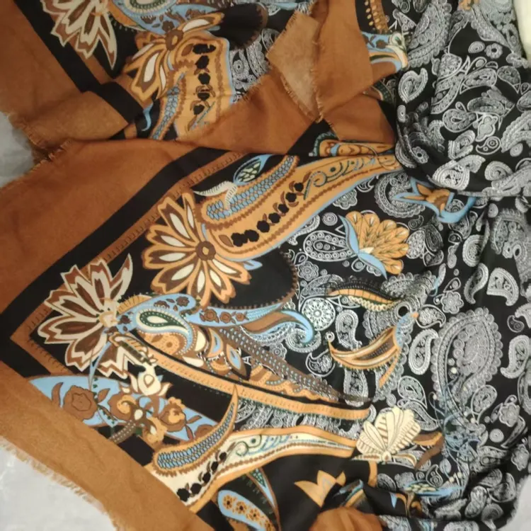 MM053墨染腰果（140*140）女士围巾