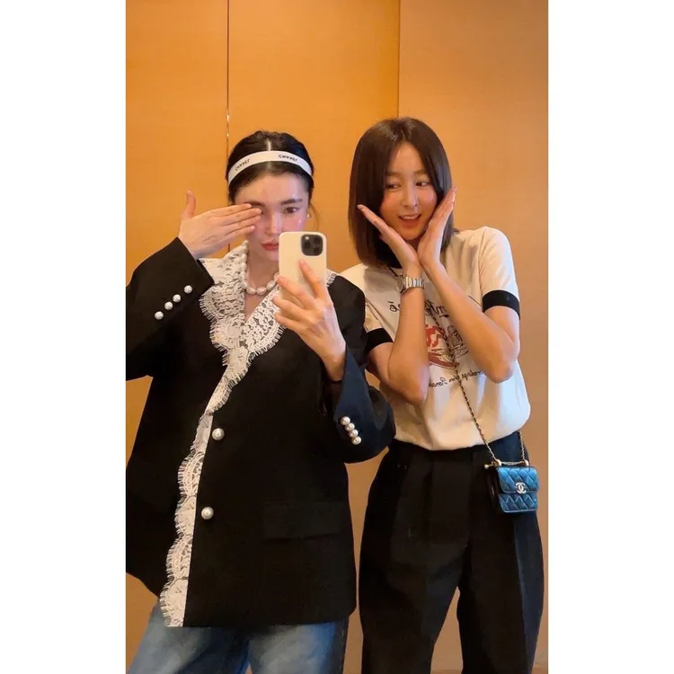 现 2025秋季新款韩国设计师hel*er珍珠扣蕾丝花边西服西装外套