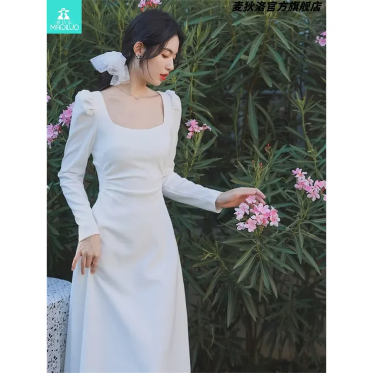 法式方领白色长袖连衣裙女秋冬高级感生日小礼服收腰到脚踝长裙子