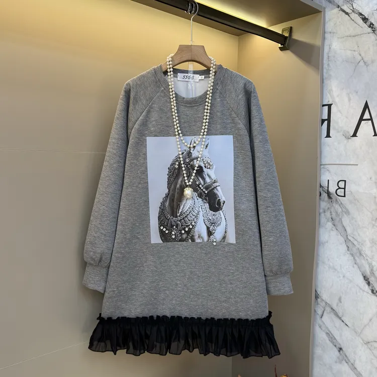 2025欧货简约卡通印花设计感蕾丝洋气圆领宽松显瘦遮肉上衣6838