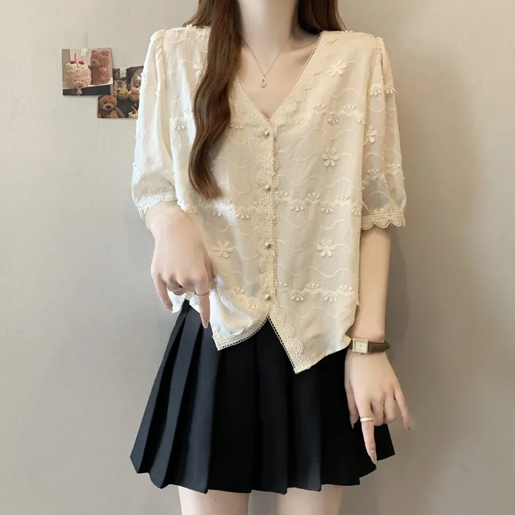 独特漂亮蕾丝刺绣V领短袖衬衫2025夏季新款大码女装胖mm遮肉上衣