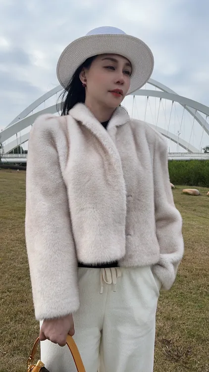 女常规袖冬季短外套白色时尚短款女士毛领休闲韩版大衣斗篷