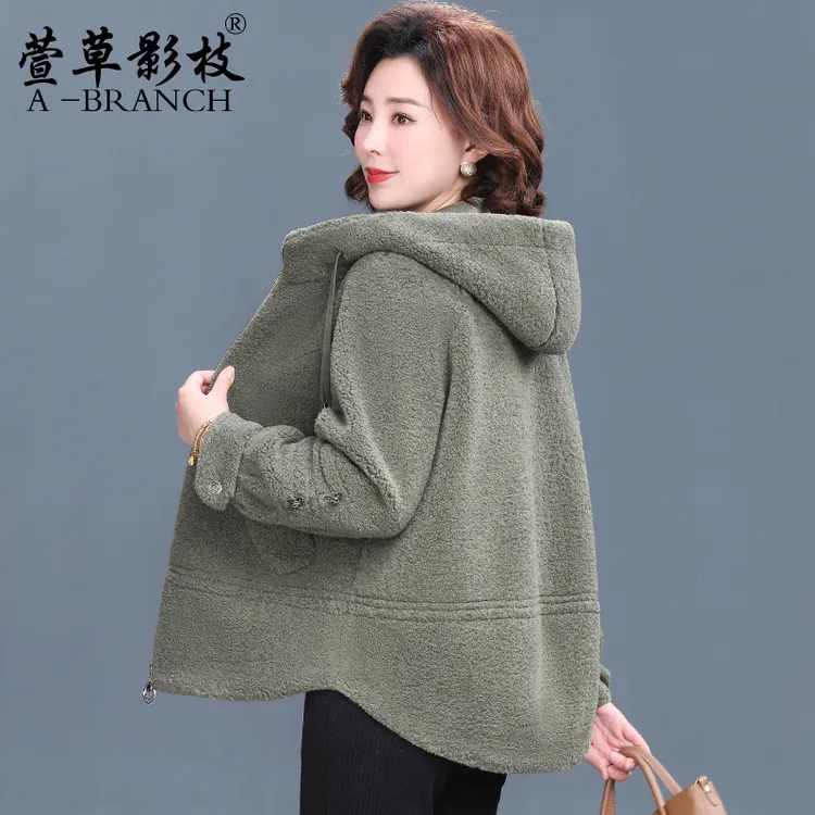 洋气妈妈羊羔毛外套秋冬季短款羊剪绒大衣中老年妇女皮毛一体皮草