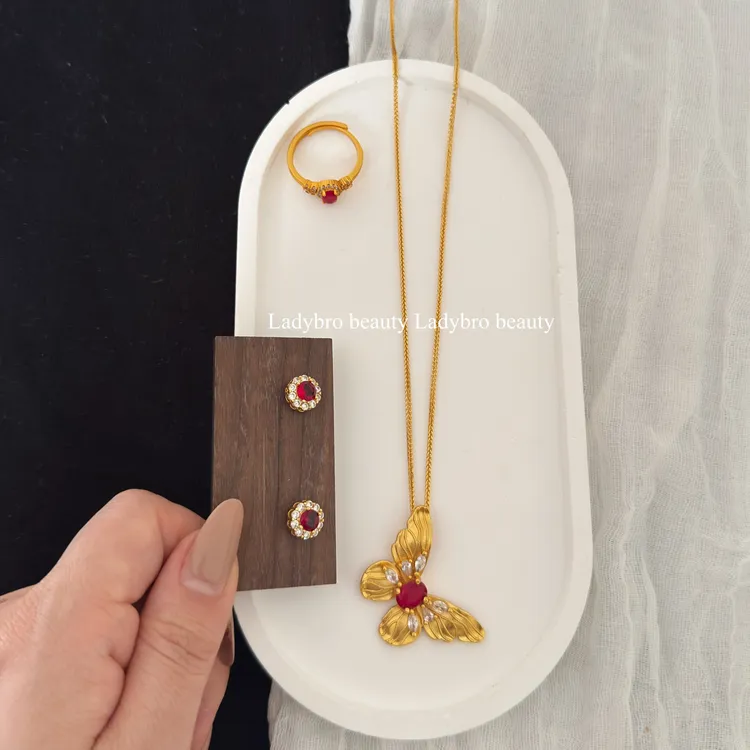 铜合金亚克力项链 古法复古风锆石纹路梦幻精致蝴蝶项链三件套