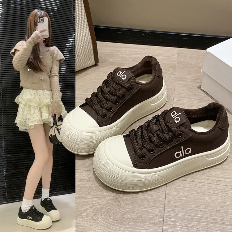 秋冬季爆款女鞋2025年新款百搭厚底小个子单鞋学生运动加绒板鞋女