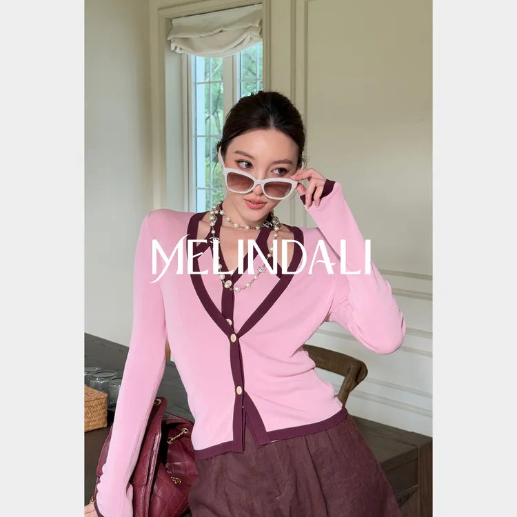 Melinda Li【酒渍玫瑰】撞色挂脖假两件针织衫秋新款收腰显瘦上衣