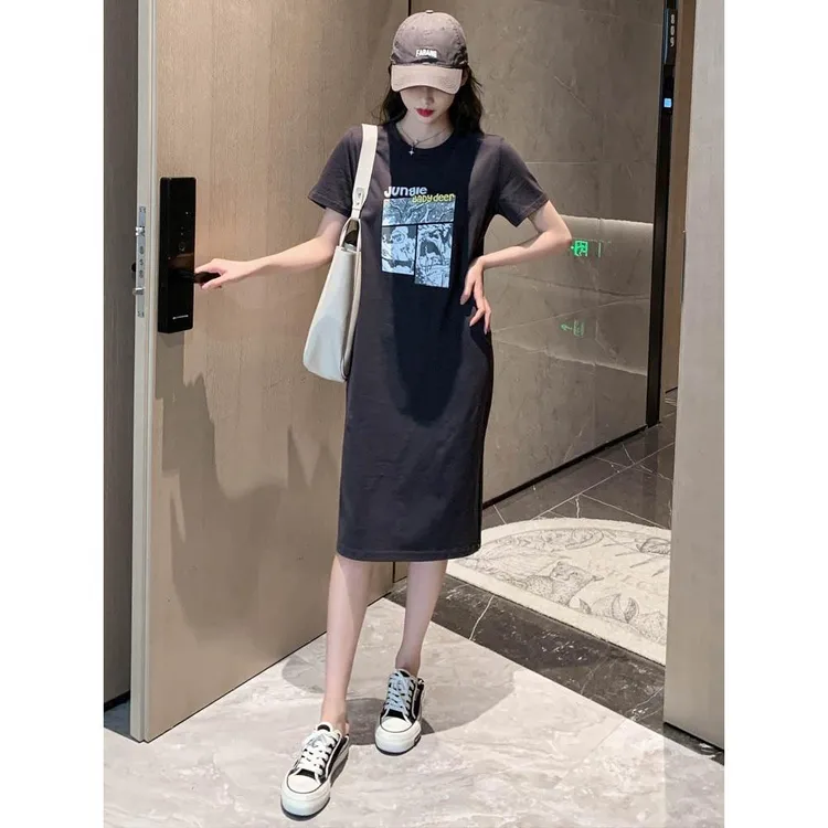 黑色t恤女学生连衣裙2025夏季新款休闲显瘦宽松开叉过膝短袖裙子