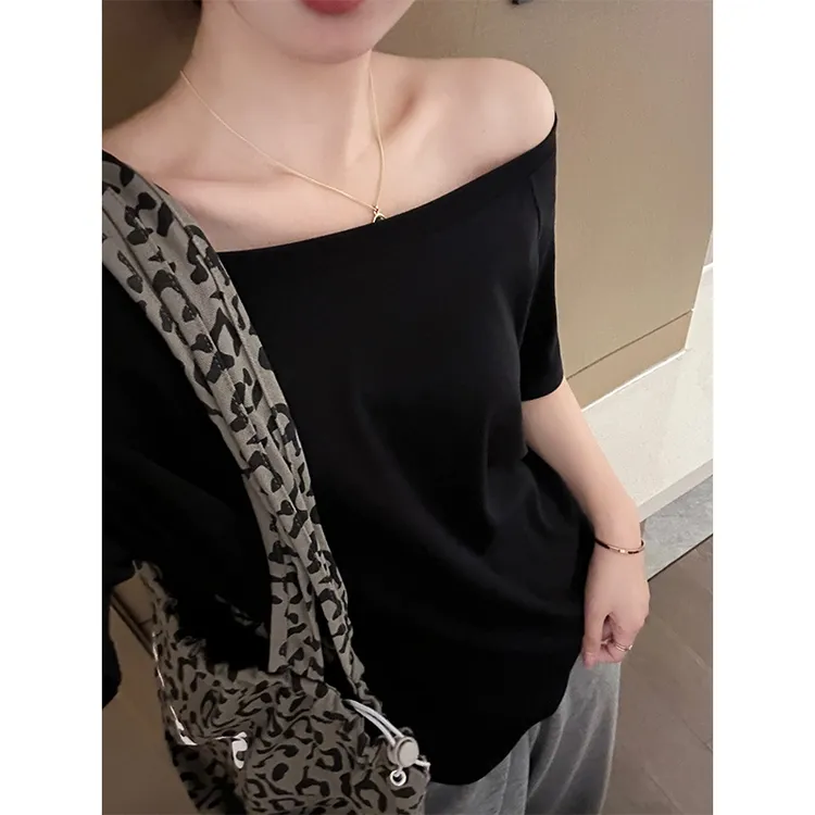 黑色斜领露肩短袖T恤女宽松显瘦2025新款夏季打底衫甜辣洋气上衣