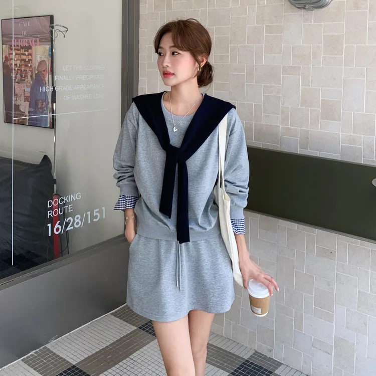 灰色小个子休闲风套装裙女秋季2025新款卫衣针织披肩半身裙三件套