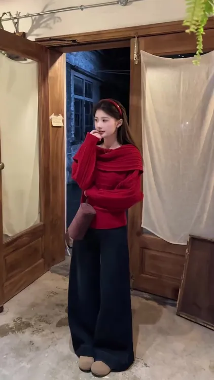 【许愿诗】圣诞气质一字肩红色针织上衣甜美显白藏青色牛仔裤套装