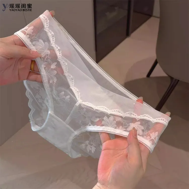 瑶瑶闺蜜2025新款法式蕾丝纯欲风纯色缎面镂空低腰三角内裤女透气