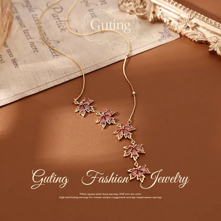 铜合金项链 6936秋冬红色枫叶吊坠流苏项链女高级感轻奢毛衣链