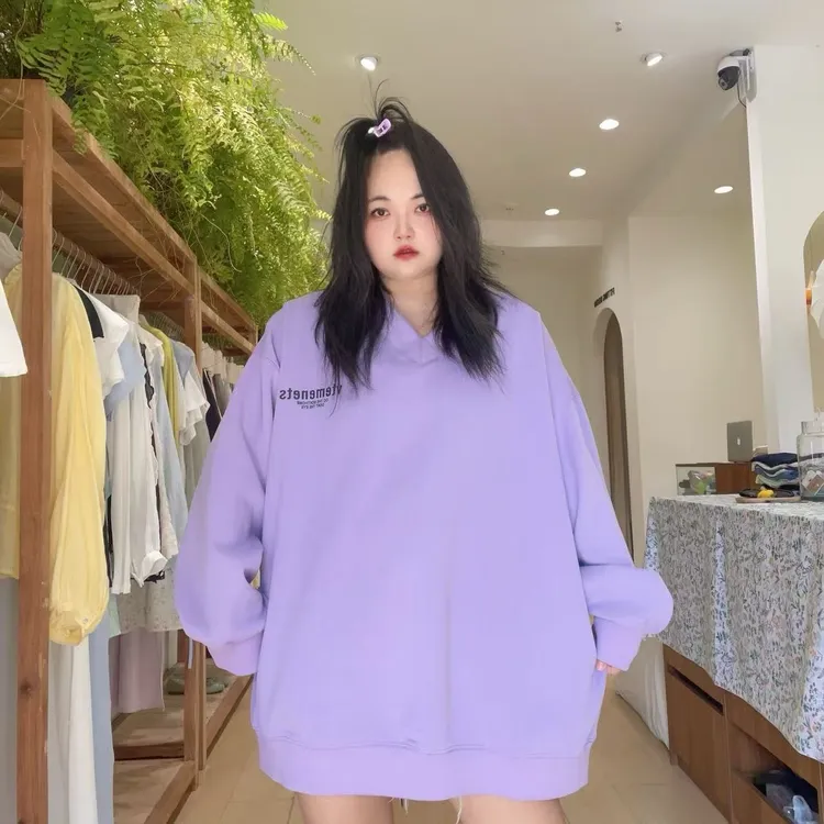 2-280斤胖mm大码2025秋季新款卫衣女V领中长款印字母休闲宽松上衣