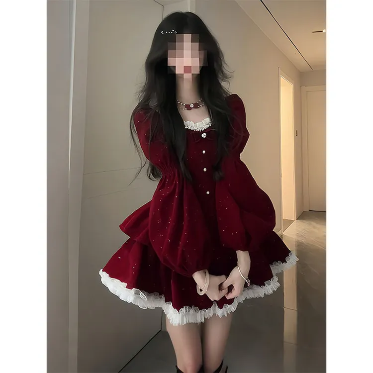 辣妹复古新年红色战袍连衣裙冬纯欲风丝绒蕾丝拼接收腰A字连衣裙