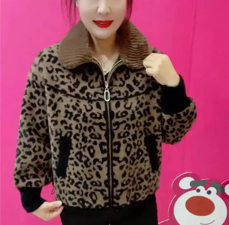 2025冬季新款时尚女士气质加厚保暖外套高级减龄拼接口袋豹纹开衫