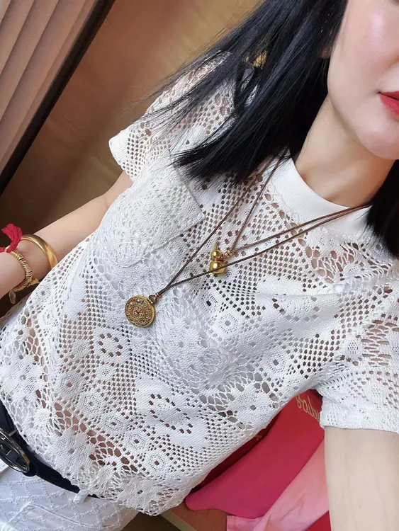 哝NONG-2025春夏新款欧若风拼接口袋花朵镂空短袖上衣0792404