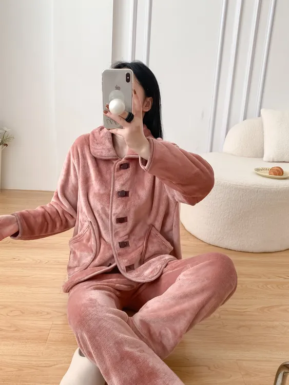 女士可外穿加绒加厚保暖长袖翻领珊瑚绒睡衣大码家居服套装秋冬款