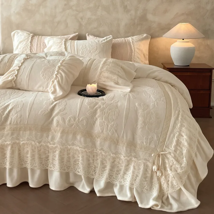 冬季公主风牛奶绒四件套法式花边奶白色被套珊瑚绒雕花被罩床品