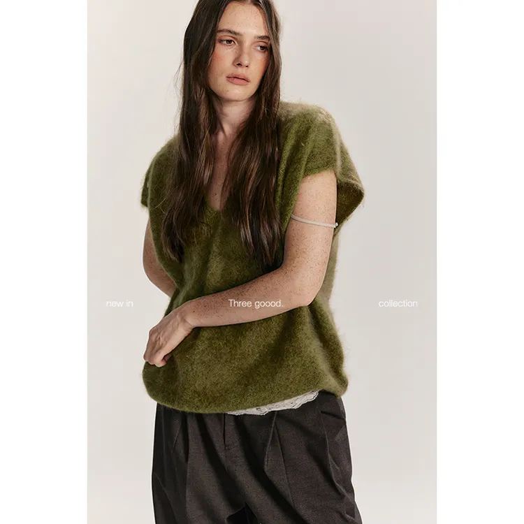 THREE GOOOD/三吉 绵羊绒软糯拉毛V领针织背心内搭叠穿Y725Z15769