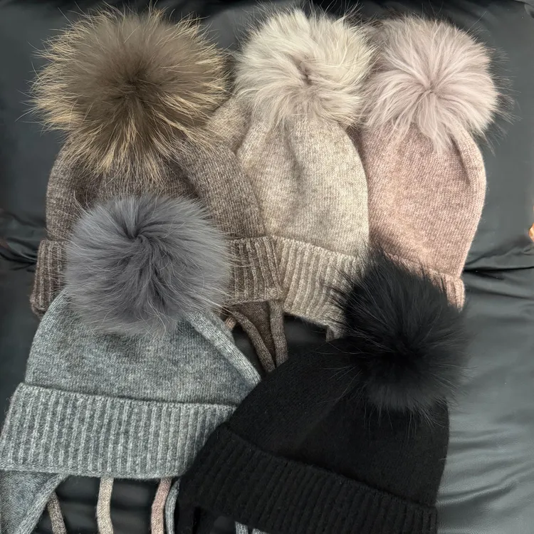 25年新款冬季防寒护耳帽含牦牛绒保暖亲肤柔软毛线帽带毛球帽子女