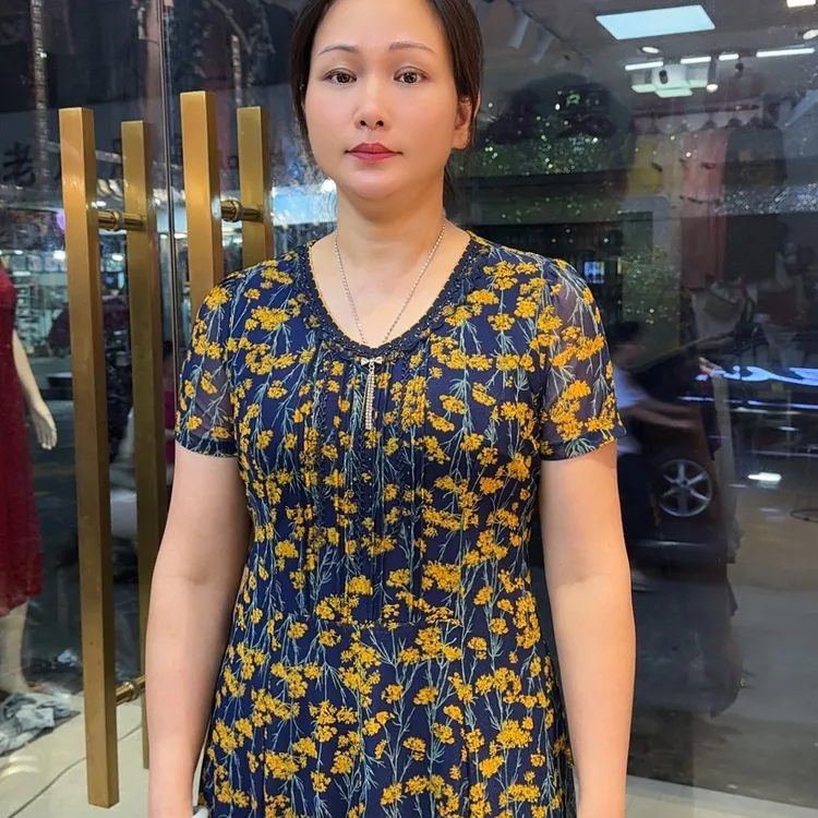 夏季中老年妈妈碎花连衣裙收腰短袖舒适洋气显瘦遮肚