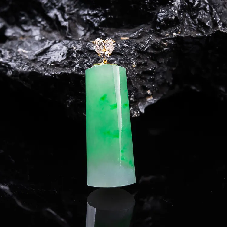 缅甸翡翠吊坠冰润飘阳绿无事牌挂件18k金镶嵌天然A货平安无事