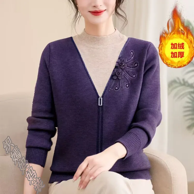 妈妈冬装假两件半高领加绒加厚毛衣中老年女装一体绒保暖打底衫
