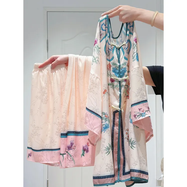 新中式国风刺绣花边盘扣睡衣女夏季大码舒适缎面复古居家套装ins