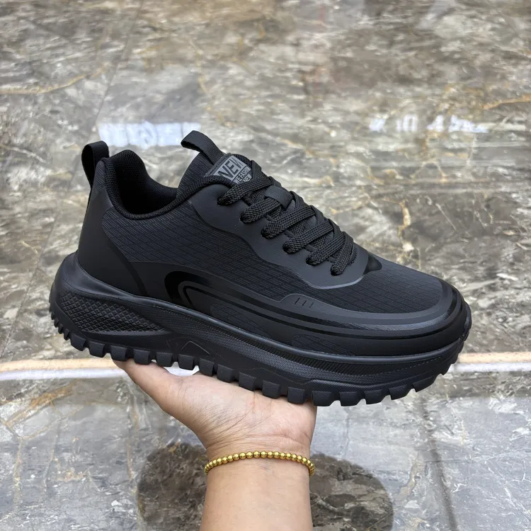 2025秋冬新透气男士男鞋休闲运动鞋户外系带厚软底黑轻便百搭保暖