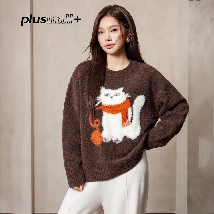 PLUSMALL 绒猫甜栗 糯米绒宽松圆领小猫提花套头毛衫PM2510147