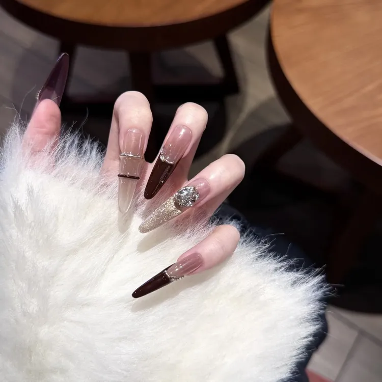 秋冬冰透棕咖色调法式线条金棕色猫ins眼贴手工钻穿戴甲裸色美甲