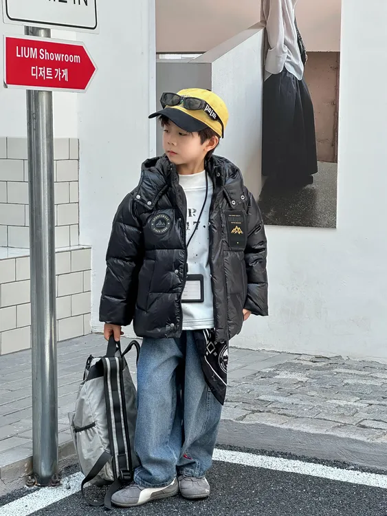 冬新款儿童外套中大童绒丝服男女童保暖加厚休闲连帽黑金短款童装