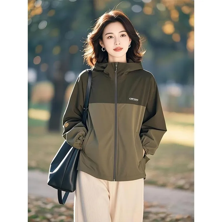 2025春秋新款小个子小众设计感军绿色复古连帽外套女百搭短款上衣